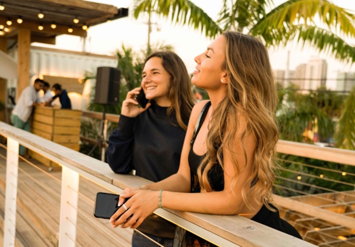 discover a curated world with the Sisters of Paradise